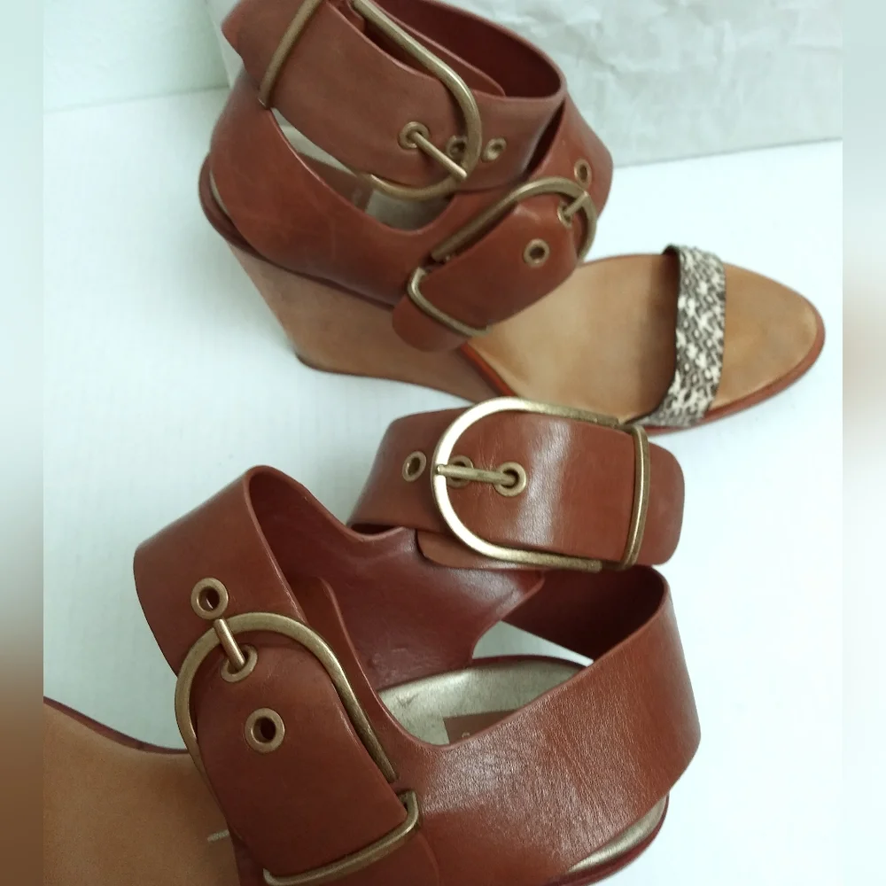 Dolce Vita Julissa 9.5M Brown Wood Wedge Sandals with Buckle Straps